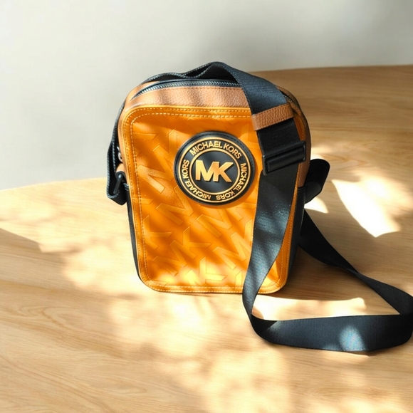 NWOT Michael Kors Crossbody/Messenger/Travel/Flight Bag - Picture 11 of 12